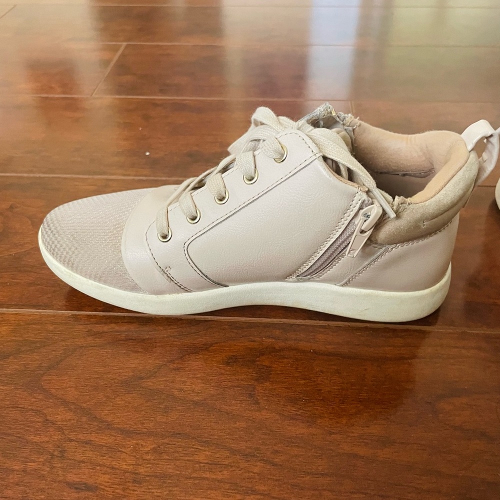 Barely used Aldo sneakers. - Picture 4 of 5